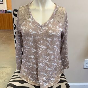 Wrangler Taupe and White Long Sleeve V-Neck Lace Shoulder Top
